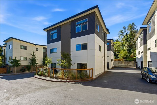 4206 S Greenbelt Station Drive, Seattle, WA 98118