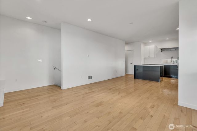 4206 S Greenbelt Station Drive, Seattle, WA 98118