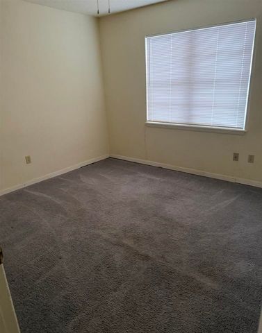 2339 NW Austin Dr, Lawton, OK 73505