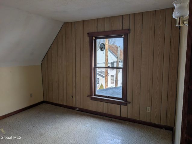 77 3rd Street, Gloversville, NY 12078