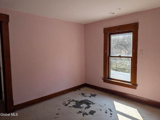 77 3rd Street, Gloversville, NY 12078