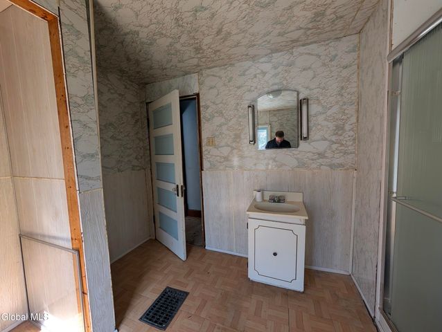 77 3rd Street, Gloversville, NY 12078