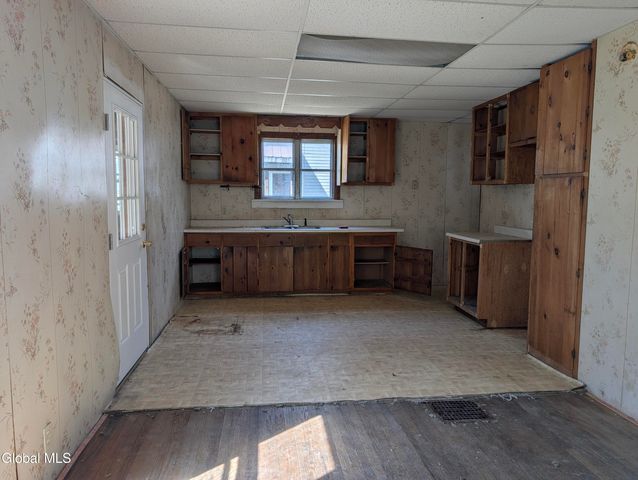 77 3rd Street, Gloversville, NY 12078