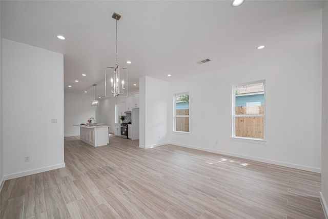 7307 W Knoll Street, Houston, TX 77028