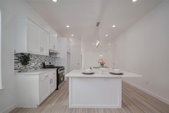 7307 W Knoll Street, Houston, TX 77028