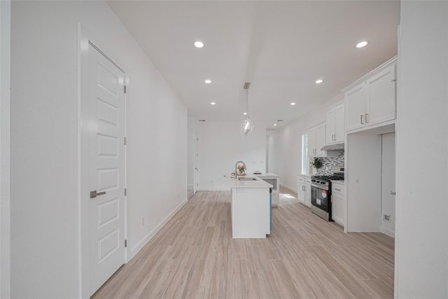 7307 W Knoll Street, Houston, TX 77028