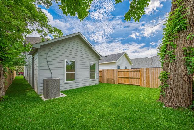 7307 W Knoll Street, Houston, TX 77028