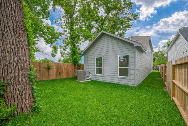 7307 W Knoll Street, Houston, TX 77028