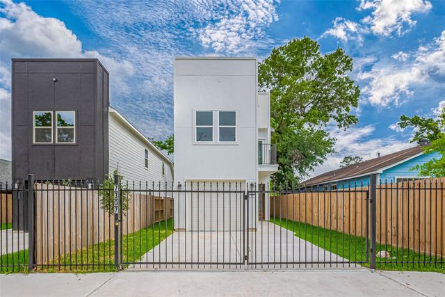 7307 W Knoll Street, Houston, TX 77028