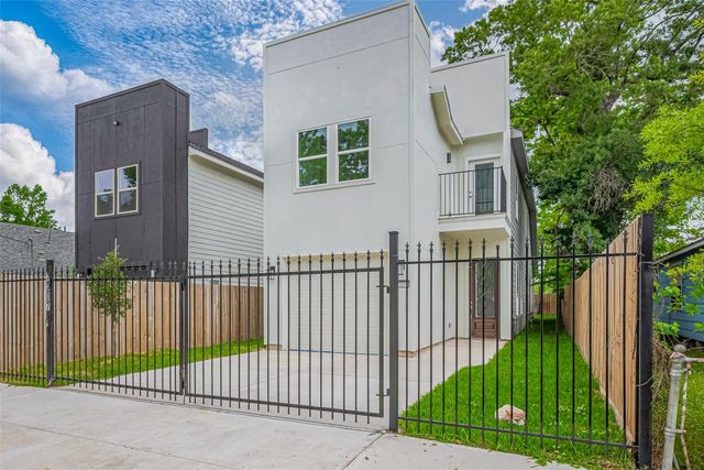 7307 W Knoll Street, Houston, TX 77028