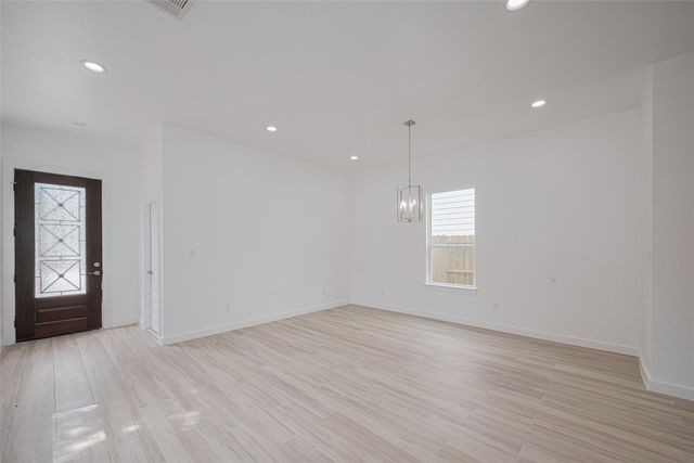 7307 W Knoll Street, Houston, TX 77028