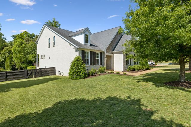 7107 Triple Crown Ln, Fairview, TN 37062