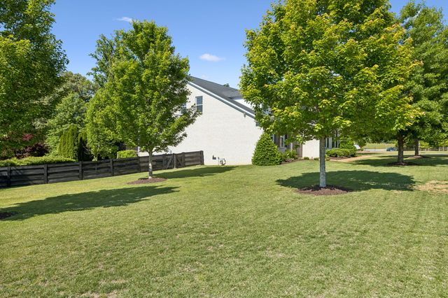 7107 Triple Crown Ln, Fairview, TN 37062