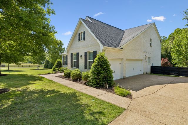 7107 Triple Crown Ln, Fairview, TN 37062