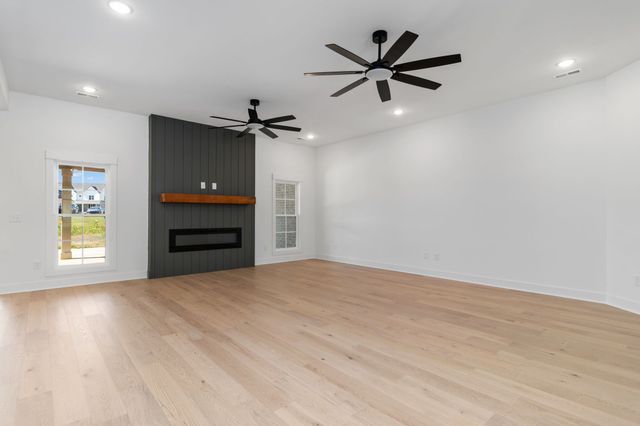 120 Denton Ct, Clarksville, TN 37043