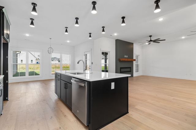 120 Denton Ct, Clarksville, TN 37043