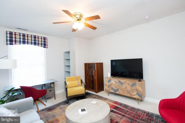 3 OAKLEY ST, Cambridge, MD 21613