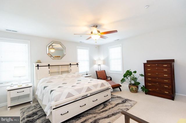 3 OAKLEY ST, Cambridge, MD 21613