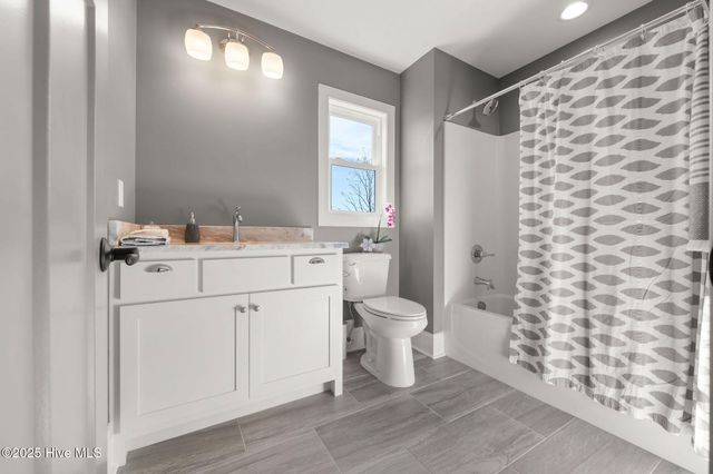 135 Sycamore Lakes Drive, Wallace, NC 28466