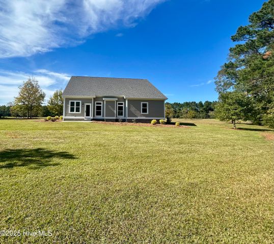 135 Sycamore Lakes Drive, Wallace, NC 28466