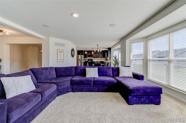 902 Palisades Circle, St Charles, MO 63301