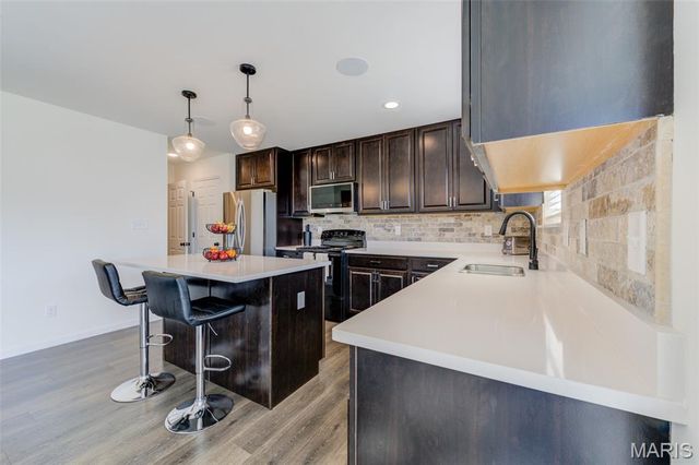 902 Palisades Circle, St Charles, MO 63301