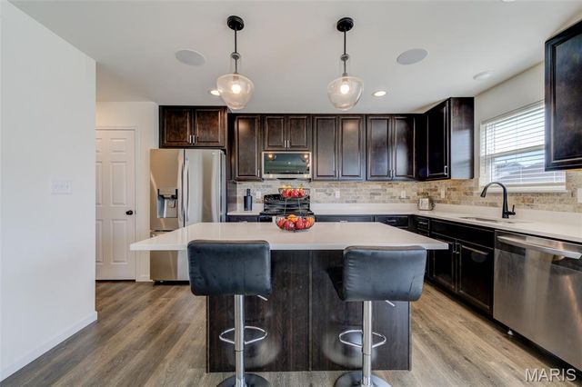 902 Palisades Circle, St Charles, MO 63301