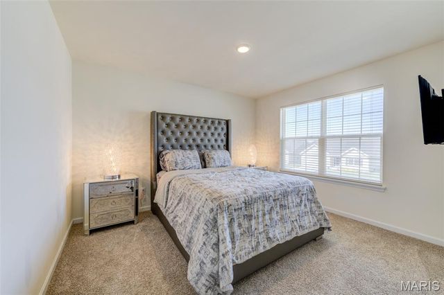 902 Palisades Circle, St Charles, MO 63301