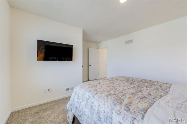 902 Palisades Circle, St Charles, MO 63301