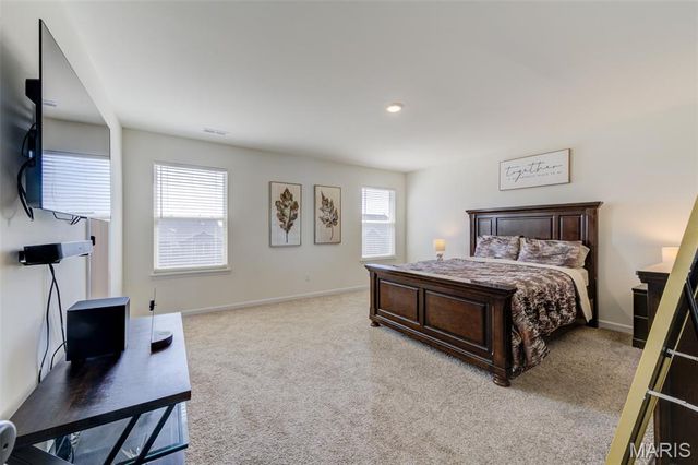 902 Palisades Circle, St Charles, MO 63301