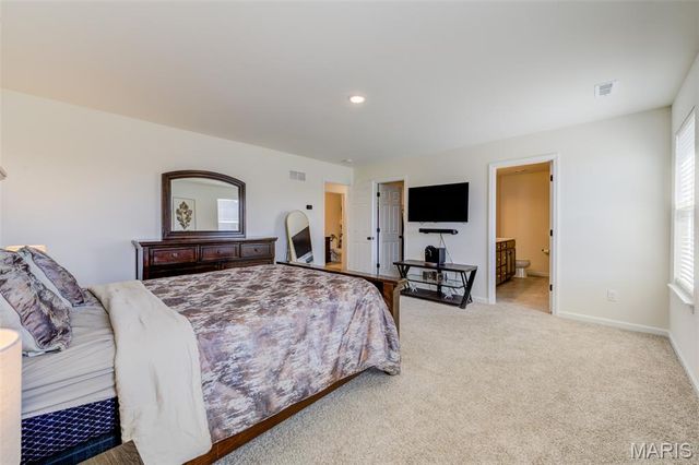 902 Palisades Circle, St Charles, MO 63301