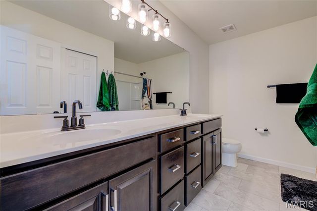902 Palisades Circle, St Charles, MO 63301