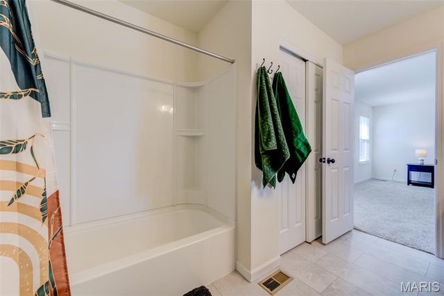 902 Palisades Circle, St Charles, MO 63301