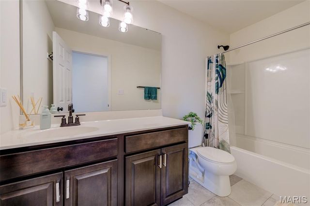 902 Palisades Circle, St Charles, MO 63301