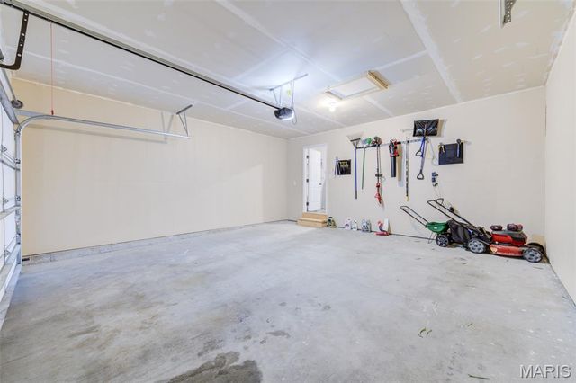 902 Palisades Circle, St Charles, MO 63301