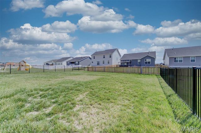 902 Palisades Circle, St Charles, MO 63301