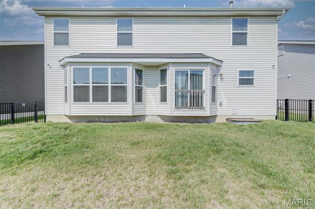 902 Palisades Circle, St Charles, MO 63301