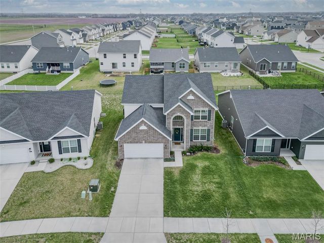 902 Palisades Circle, St Charles, MO 63301