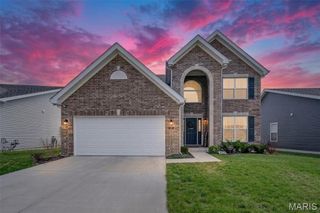 902 Palisades Circle, St Charles, MO 63301