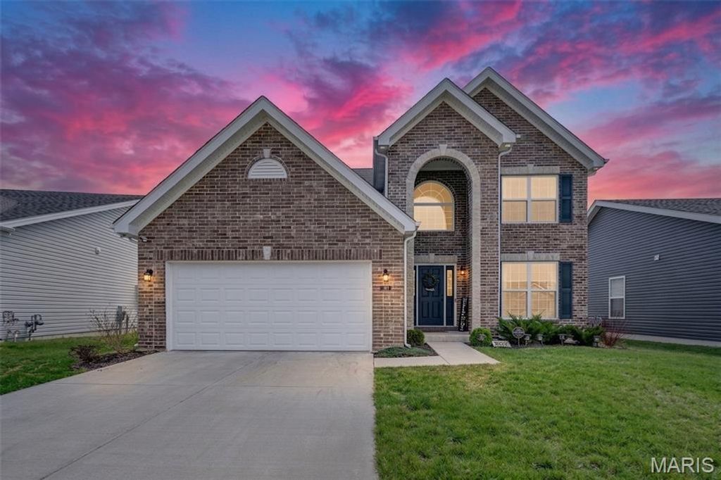 902 Palisades Circle, St Charles, MO 63301