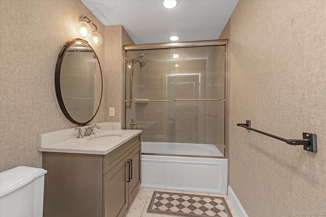 214 Marina Pointe Drive 214, East Rockaway, NY 11518