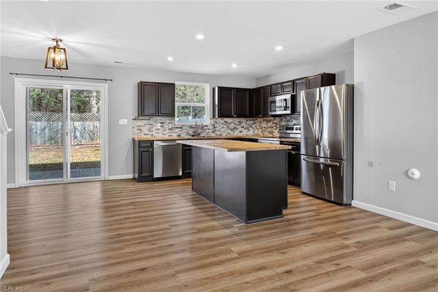 3020 Dabney LN, Suffolk, VA 23434