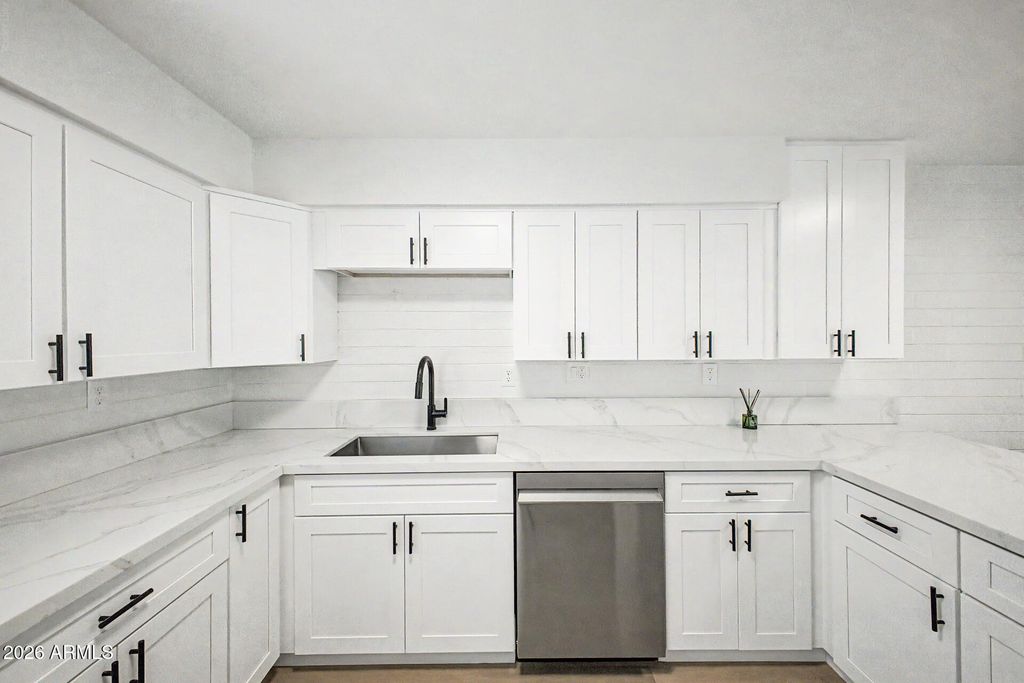 3505 E CAMPBELL Avenue 11, Phoenix, AZ 85018
