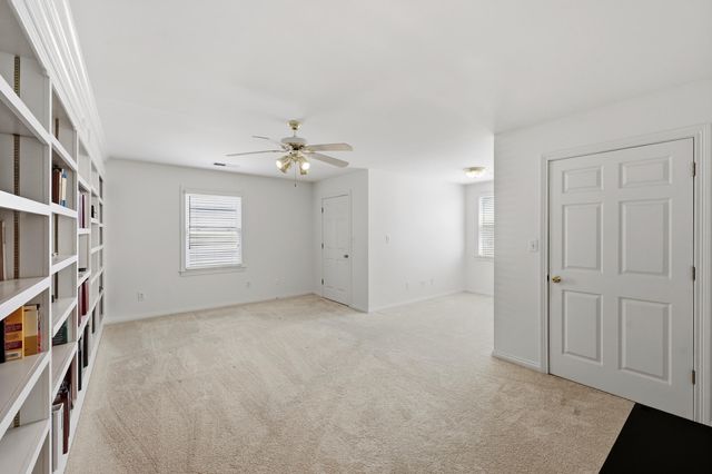 688 Emmett Creek Lane, Lexington, KY 40515