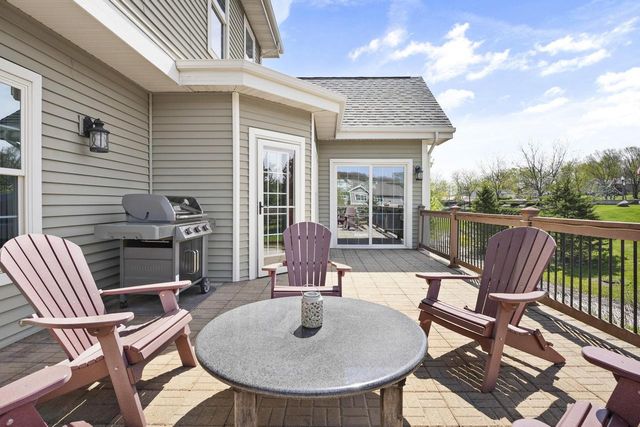 245 Stone Bridge Circle, Deerfield, WI 53531