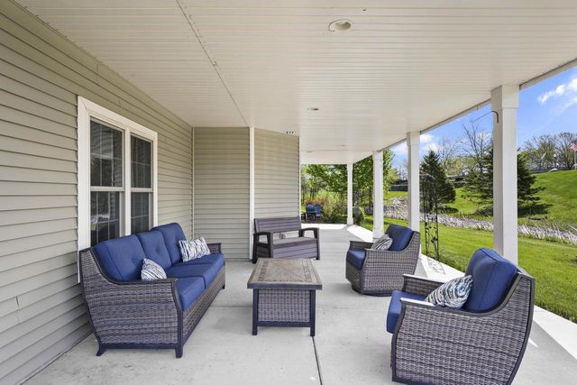 245 Stone Bridge Circle, Deerfield, WI 53531