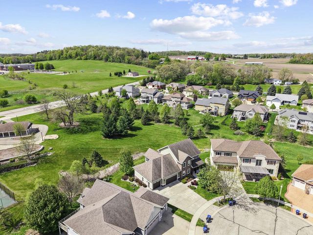 245 Stone Bridge Circle, Deerfield, WI 53531