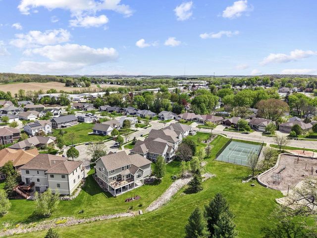 245 Stone Bridge Circle, Deerfield, WI 53531