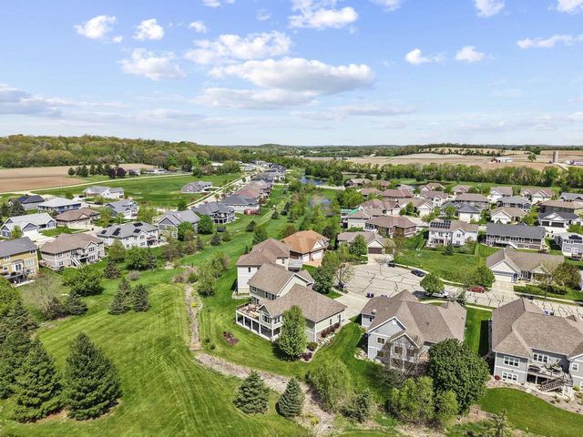 245 Stone Bridge Circle, Deerfield, WI 53531