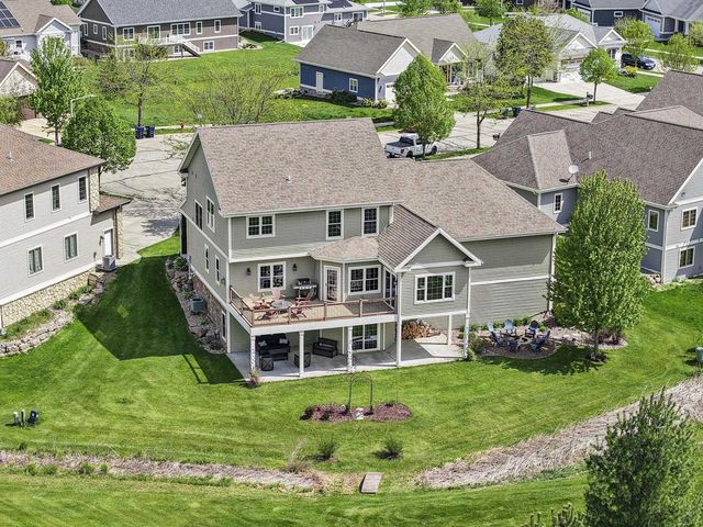 245 Stone Bridge Circle, Deerfield, WI 53531